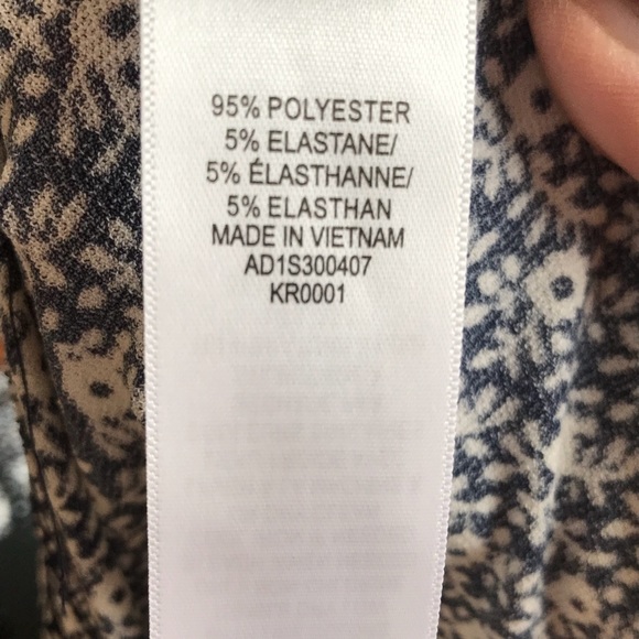 NWT. Adriana Papell. Pretty blue top - Picture 5 of 8